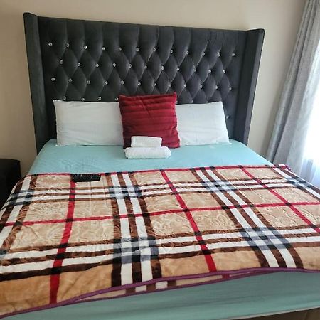 Guest House Florida Lake Roodepoort Buitenkant foto